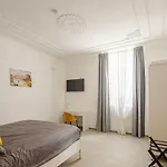 Elegant Central Design Apartment - Parking