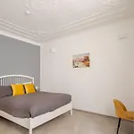 Elegant Central Design Apartment - Parking