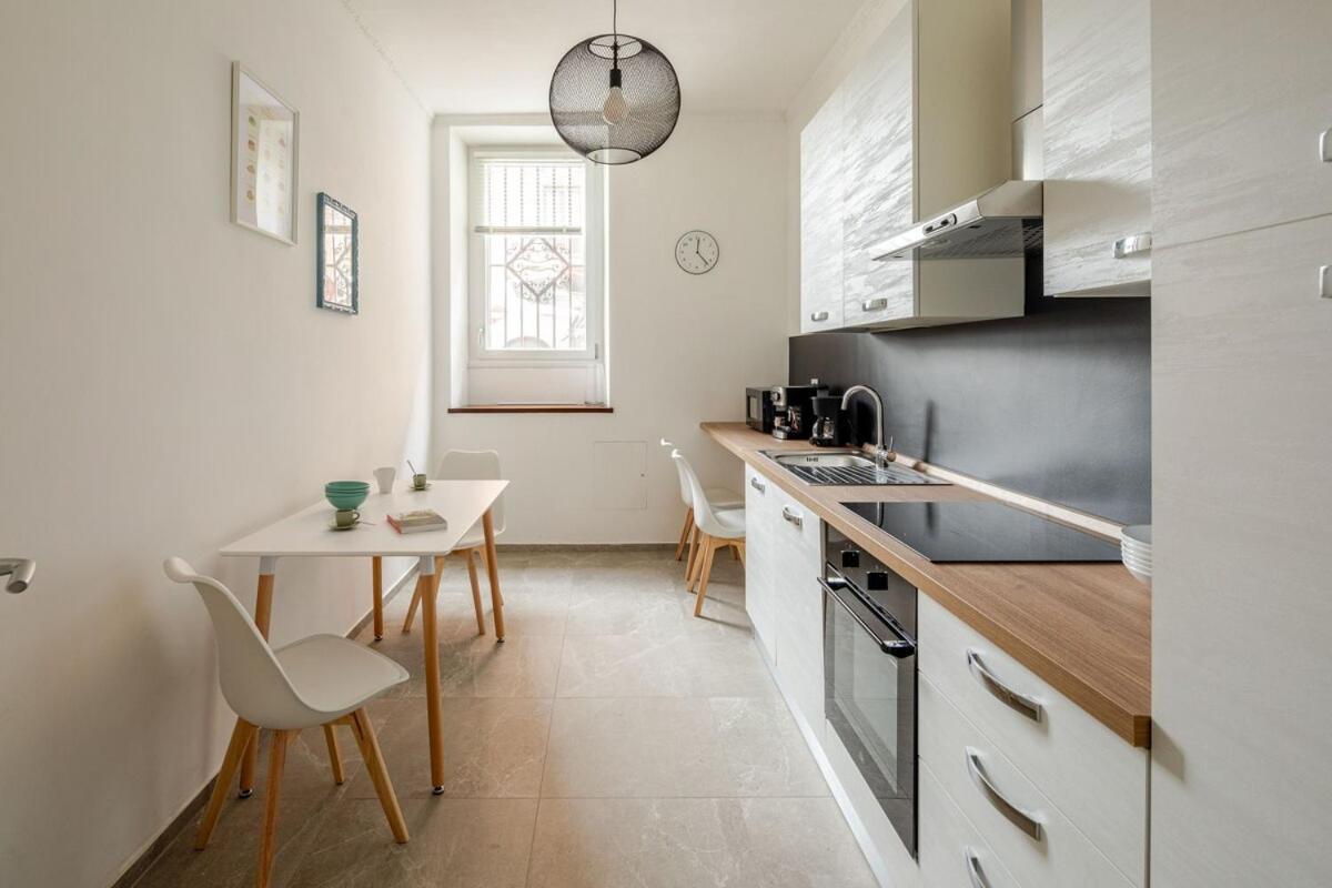 Elegant Design - Parking Apartment *