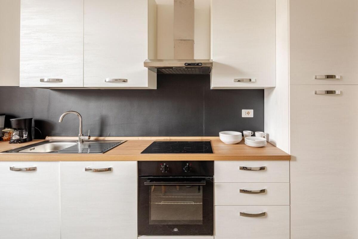 Elegant Design - Parking Apartment Rom